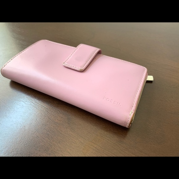 Fossil leather wallet with button closure in pink - Picture 4 of 7